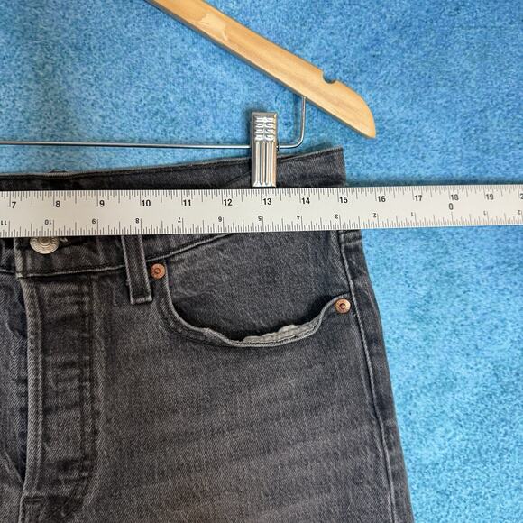 Levi's Premium Wedgie Jeans Womens 30 Button Fly Gray High Rise Denim Raw Hem - Picture 4 of 16